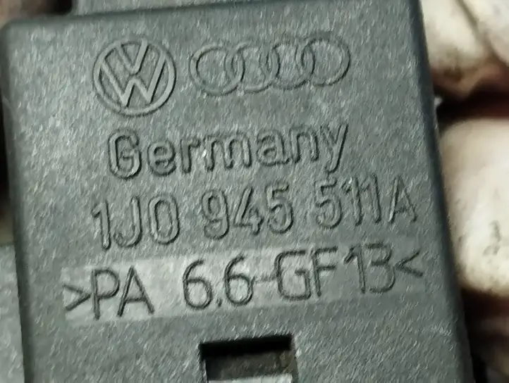 Audi (1999 - 2007) 1J0945511A Датчик педали тормоза — фото 2