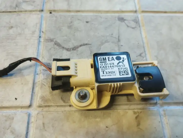 Opel Zafira B (2008 - 2014) 13251078 Датчик удара SRS — фото 1