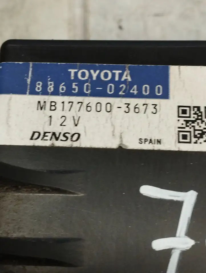 Toyota Auris 150 (2006 - 2012) 8865002400 Модуль управления кондиционером — фото 2