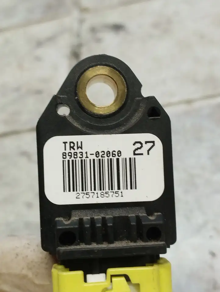 Toyota Auris 150 (2006 - 2012) 8983102060 Датчик удара SRS — фото 2