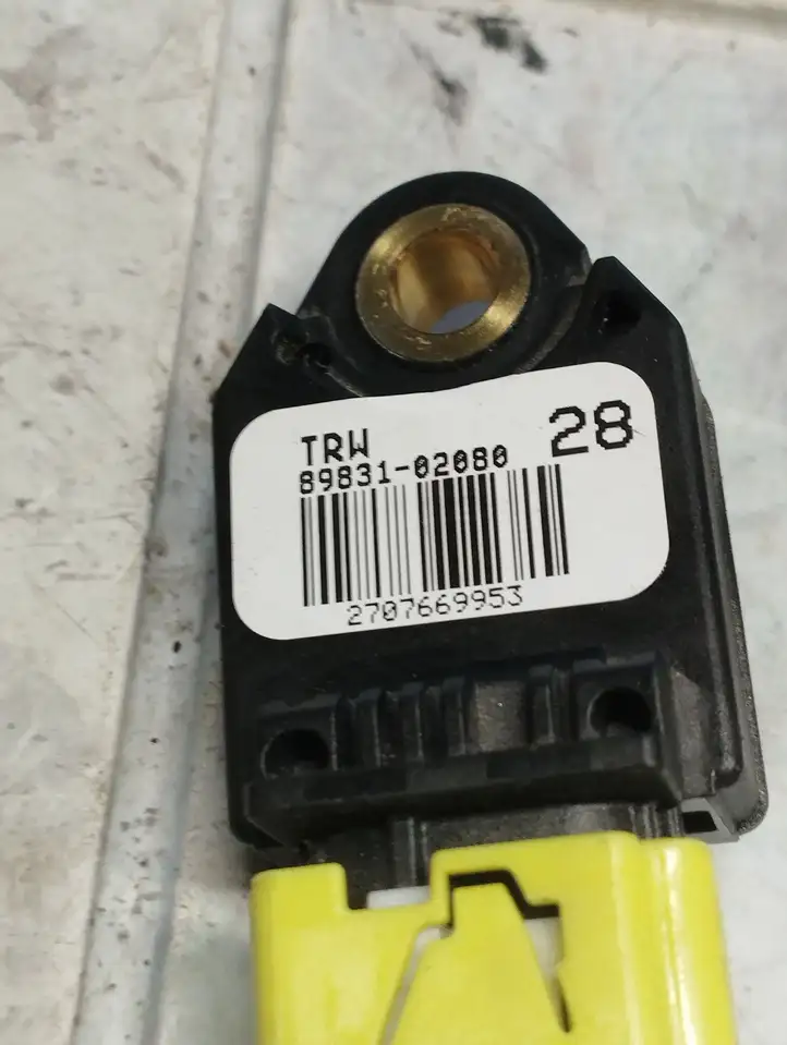 Toyota Auris 150 (2006 - 2012) 8983102080 Датчик удара SRS — фото 2