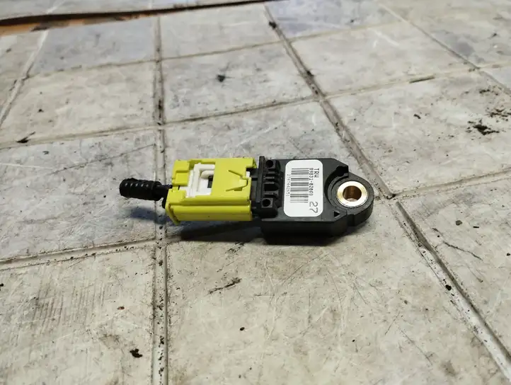 Toyota Auris 150 (2006 - 2012) 8983102060 Датчик удара SRS — фото 1