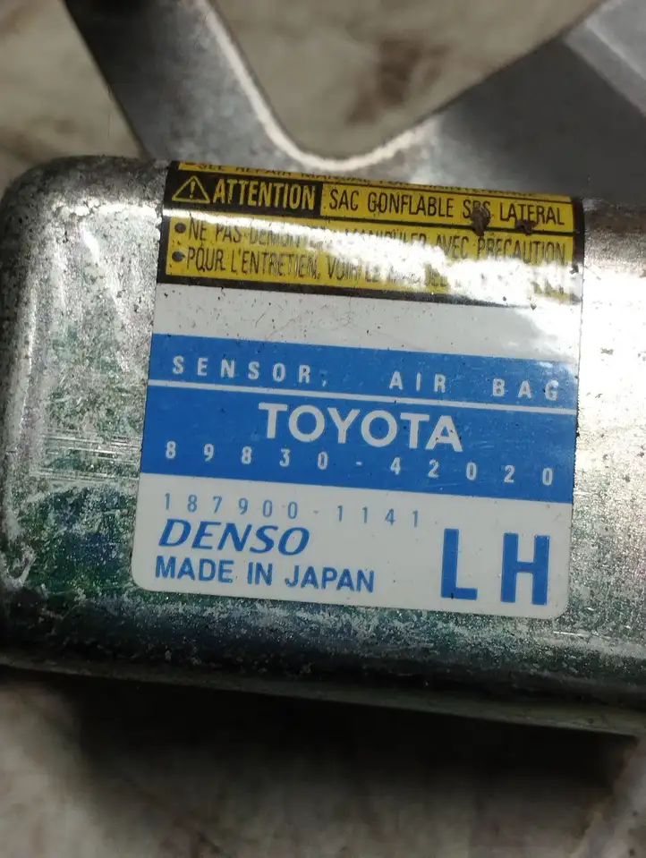 Toyota RAV 4 (XA20) (2000 - 2005) 8983042020 Датчик удара SRS — фото 2