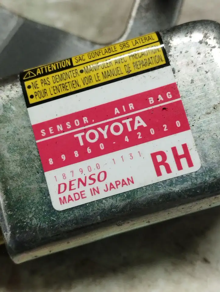 Toyota RAV 4 (XA20) (2000 - 2005) 8986042020 Датчик удара SRS — фото 2
