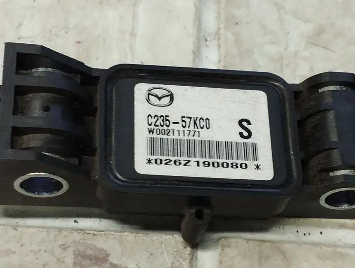 Mazda 5 (2005 - 2010) C23557KC0 Датчик удара SRS — фото 2
