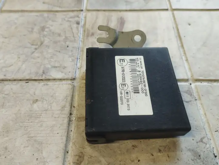Toyota Corolla Verso AR10 (2004 - 2009) 897800F020 Блок иммобилайзера — фото 5