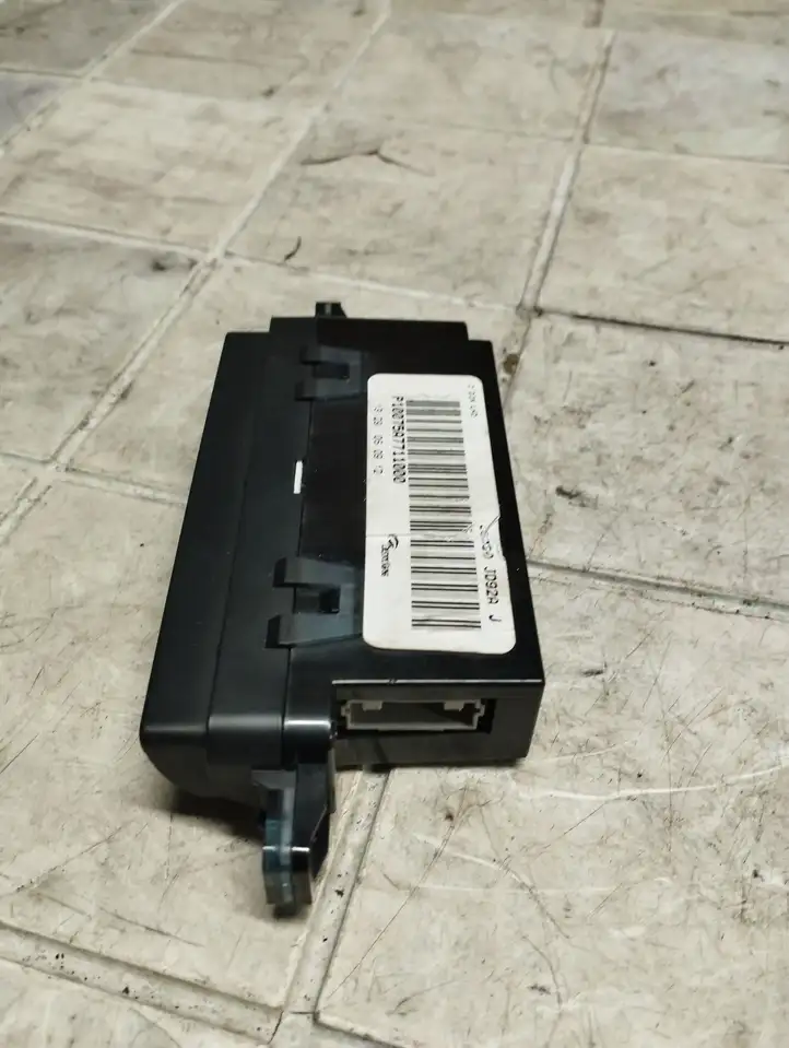 Nissan Qashqai (2006 - 2010) P10075A7711000 Реле предупреждения об ремнях безопасности — фото 4