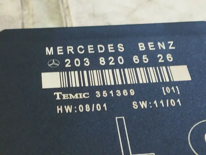Mercedes-Benz C W203 (2000 - 2007) 2038206526 Блок управления дверью — фото 3