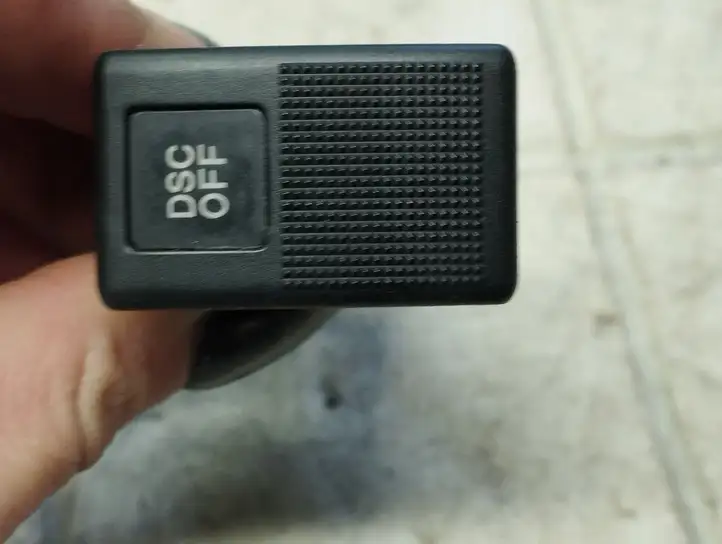 Mazda 6 (2002 - 2005) 15A469 Выключатель ASR — фото 4