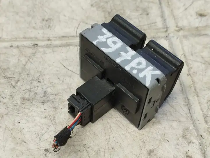 Volkswagen Polo (2005 - 2009) 6Q0959858 Блок кнопок стеклоподъемников — фото 4