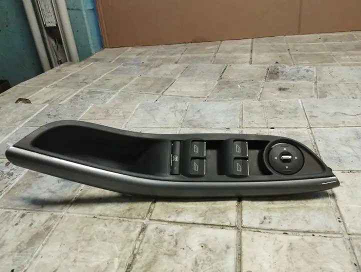 Ford Focus (2011 - 2015) AM5T14A132AA Кнопка стеклоподъемников — фото 3