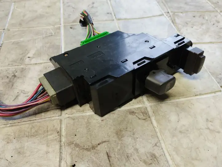 Volvo S60 (2004 - 2010) 8682837 Кнопка стеклоподъемников — фото 2