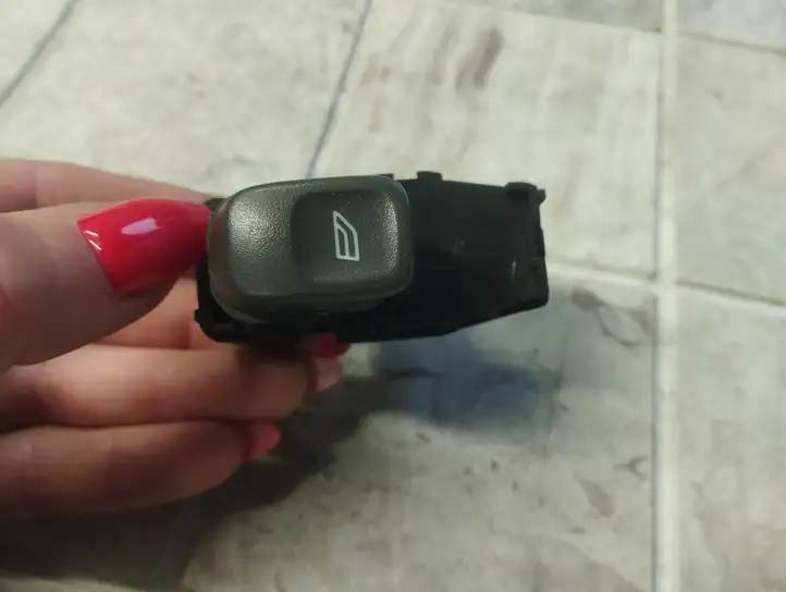 Volvo V70 (2000 - 2004)  9472275 Кнопка стеклоподъемников