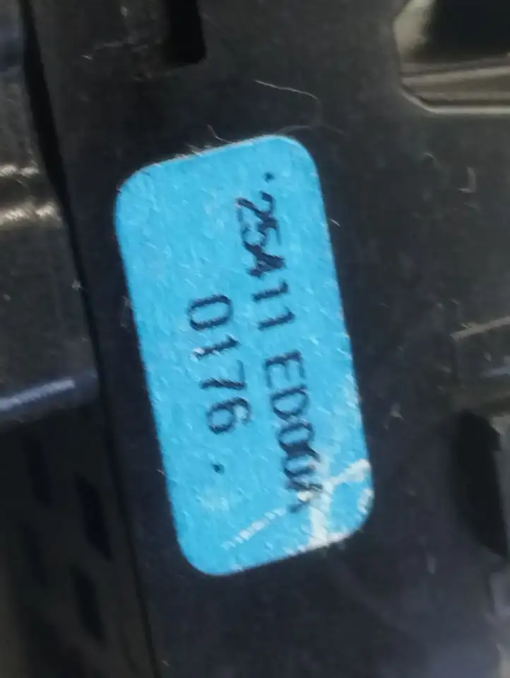 Nissan Note (E11) (2006 - 2014)  25411ED00A Кнопка стеклоподъемников