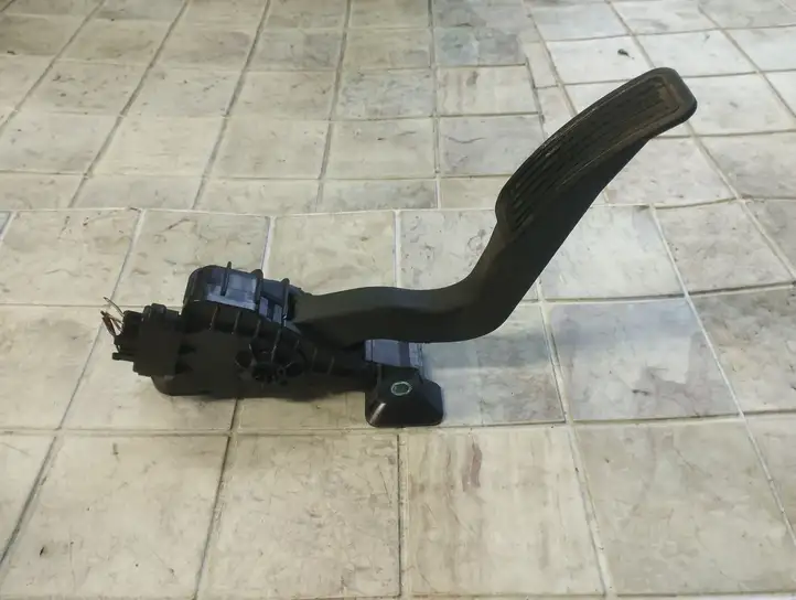 Mazda 5 (2005 - 2010) CC3041600 Педаль акселератора — фото 4