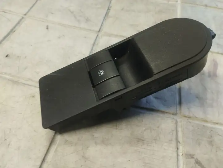 Opel Astra (2004 - 2009)  13183675 Кнопка стеклоподъемников