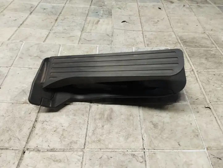 Volkswagen Tiguan (2007 - 2011) 65102100 Педаль акселератора — фото 2