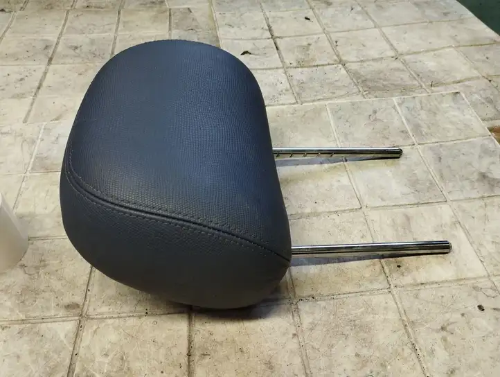 Toyota Avensis T250 (2003 - 2006)   Подголовник переднего сиденья