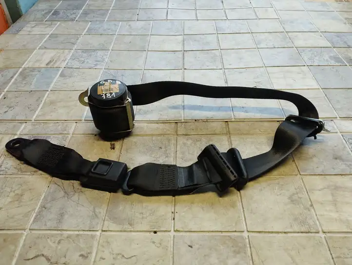 Ford C-Max (2007 - 2010)  3M51R611B68FA Замок заднего ремня