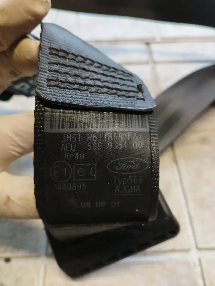 Ford C-Max (2007 - 2010)  3M51R611B68FA Замок заднего ремня