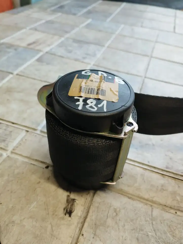 Ford C-Max (2007 - 2010)  3M51R611B68FA Замок заднего ремня