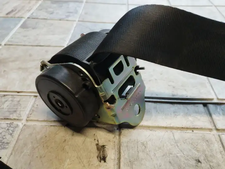 Ford C-Max (2007 - 2010)  3M51R611B68FA Замок заднего ремня