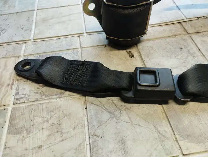 Ford C-Max (2007 - 2010)  3M51R611B68FA Замок заднего ремня