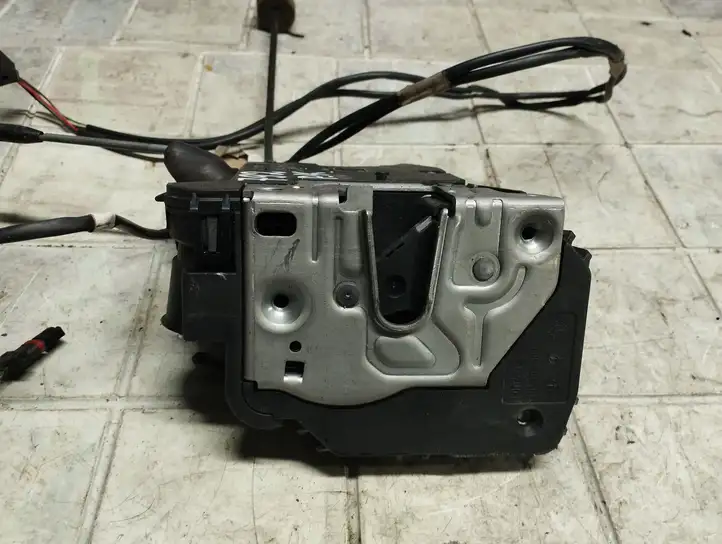 Mercedes-Benz C W203 (2000 - 2007) 004133112640 Замок передней двери — фото 7