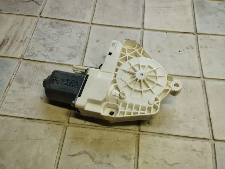 Audi A6 C7 (2011 - 2014) 8K0959812A Стеклоподъемник задней двери — фото 1