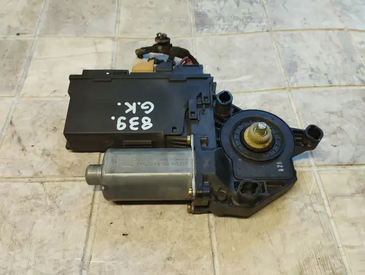 Audi A4 S4 B6 8E 8H (2000 - 2006) 8E0959801A Стеклоподъемник задней двери — фото 4