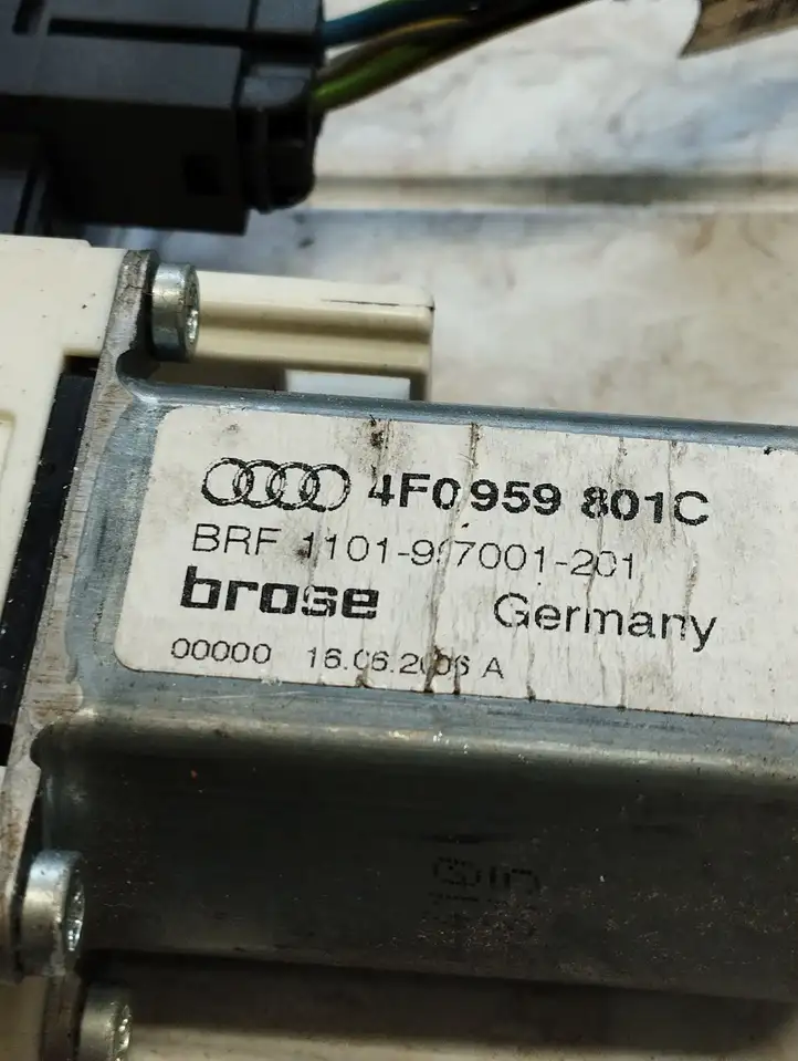 Audi A6 S6 C6 4F (2004 - 2008) 4F0959801C Стеклоподъемник задней двери — фото 3