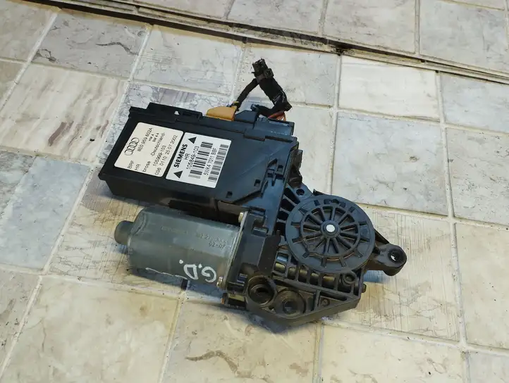 Audi A4 S4 B6 8E 8H (2000 - 2006) 0130821768 Стеклоподъемник задней двери — фото 1