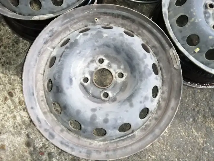 Toyota Yaris Verso (1999 - 2005) Стальной штампованный диск R15 — фото 3