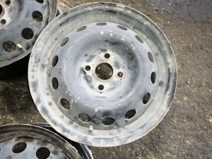 Toyota Yaris Verso (1999 - 2005) Стальной штампованный диск R15 — фото 4