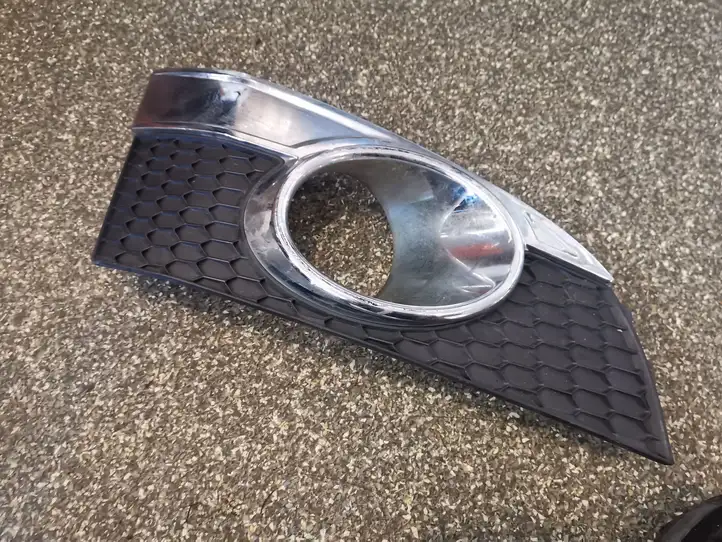 Chevrolet Captiva (2006 - 2011)  96945185 Декоративная решётка противотуманной фары