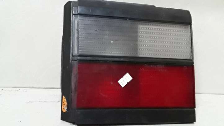 Volkswagen PASSAT B3 (1988 - 1993)  333945108 Задний фонарь в крышке багажника
