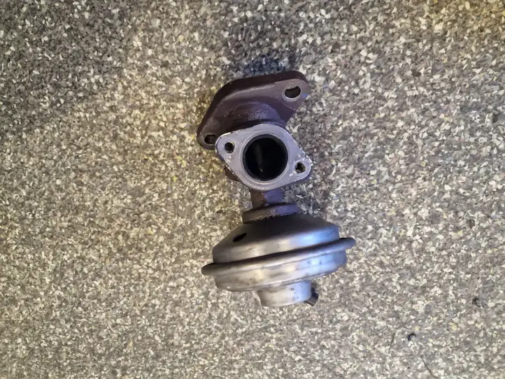 Audi A4 (2004 - 2009)   Клапан EGR