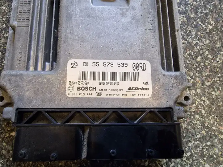 Opel Insignia A (2008 - 2017)  55573539 Блок управления двигателя