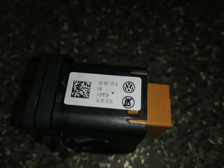 Volkswagen Up (2011 - ) 1S0927137E Включатель обогрева — фото 2
