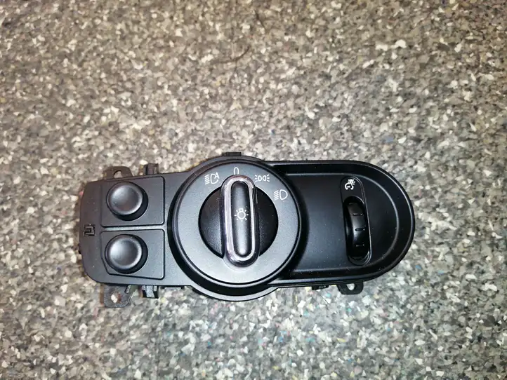 Mini Cooper Countryman F60 (2016 - 2020) 9865865 Включатель фонарей — фото 1