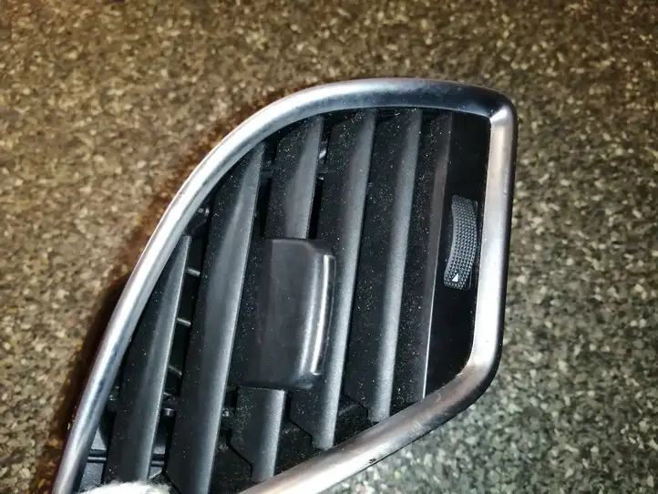 Audi A4 S4 B8 8K (2011 - 2015) 8T1820902C Боковой воздушный дефлектор — фото 4