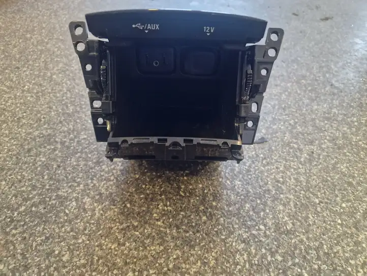 Buick Encore I (2012 - 2019) Передняя пепельница — фото 1
