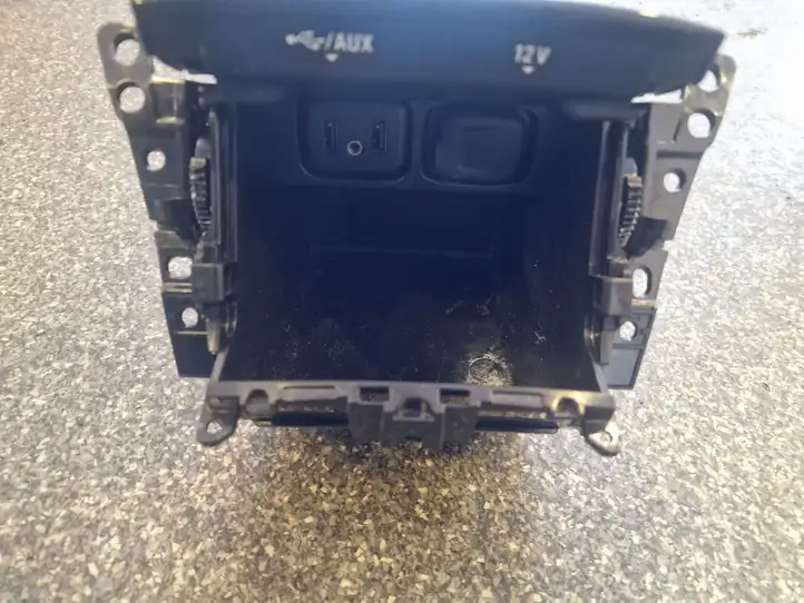 Buick Encore I (2012 - 2019) Передняя пепельница — фото 3