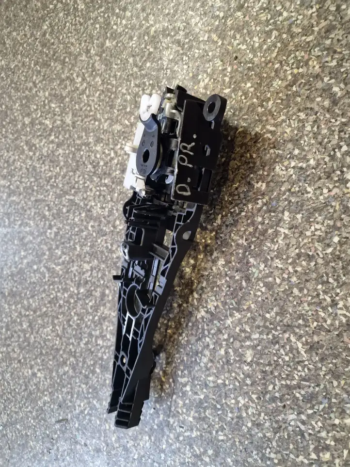 Opel Mokka X (2016 - 2019)   Крепление для наружной ручки задней двери