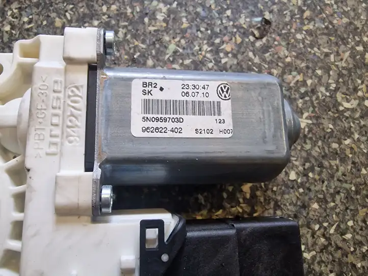 Volkswagen Tiguan (2007 - 2011)   Механизм подъема окон задней двери