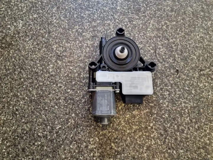 Skoda Octavia Mk3 (5E) (2013 - 2019) 0130822724 Стеклоподъемник задней двери — фото 1