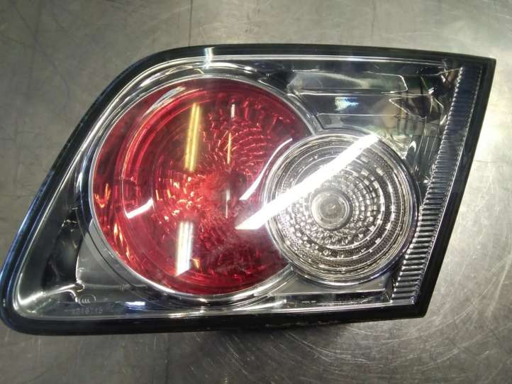 Mazda 6. (2002 - 2005)  22661980R Задний фонарь в крышке багажника