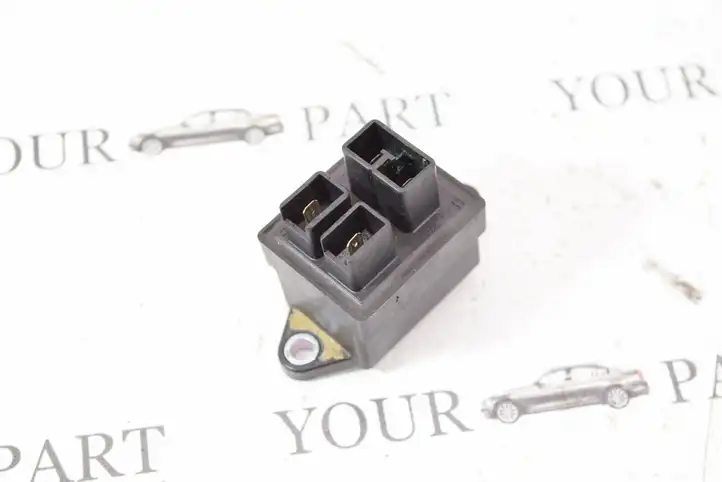 Toyota Prius (XW20) (2003 - 2009)  G384147020T Предохранитель реле аккумулятора