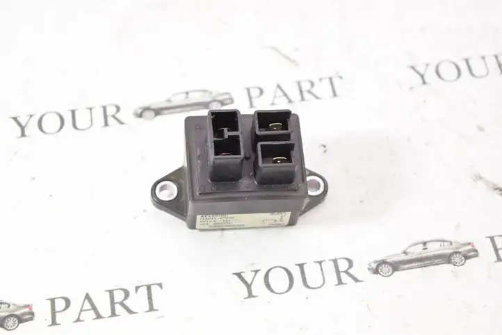 Toyota Prius (XW20) (2003 - 2009)  G384147020T Предохранитель реле аккумулятора