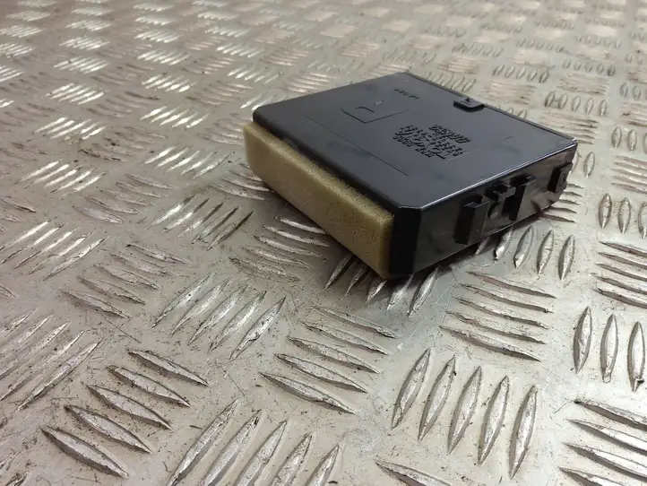 Lexus LS 460 (2006 - 2009)  89224-50121 Блок управления дверью